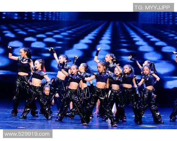 武汉街舞队实力揭秘：舞动青春的热血与激情之旅